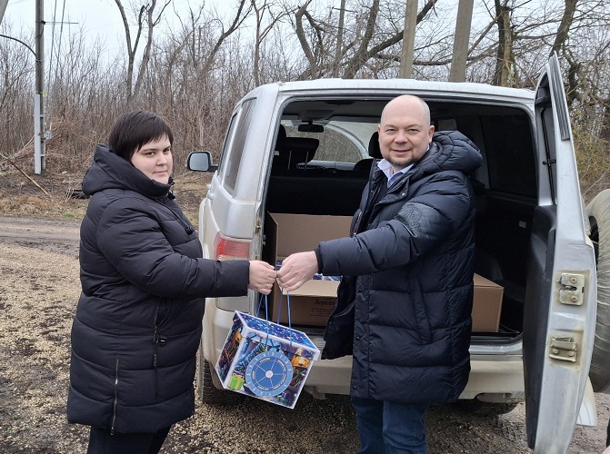 Ребята из сельских районов получили подарки от «Милосердия»